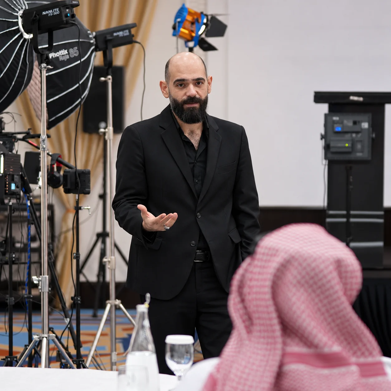 سومر يشرح استخدام الإيماءة أثناء التدريب